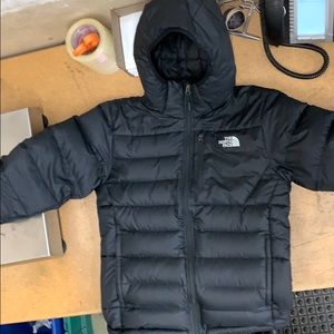 Men’s size small Aconcagua puffer hoodie